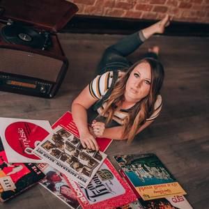 Meet your Posher, Leslie